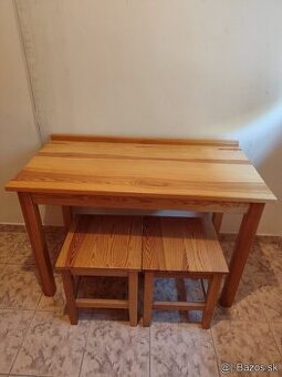 Kuchynský stôl a stoličky masív