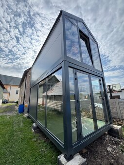 Obytný modulový poschodový kontajner tiny house, chalet