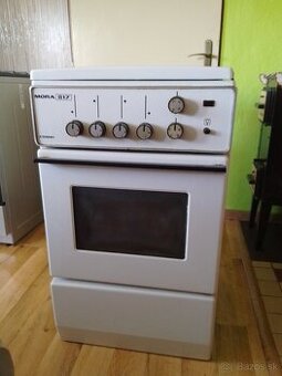 Ponúkam na predaj plynový sporák MORA 817