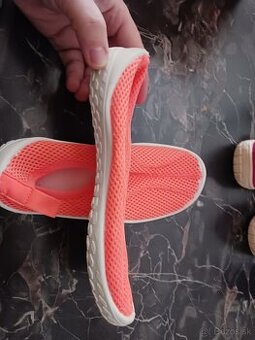 Predam dievčenské topanky do vody