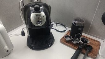 Pákový kávovar Delonghi