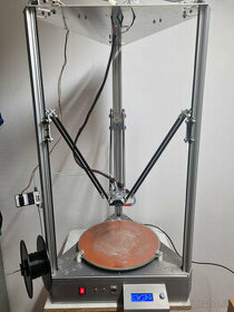 3D tlaciaren typu delta printer