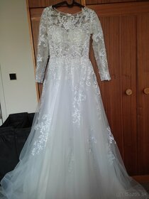 Nevyužité svadobné šaty s čipkou
