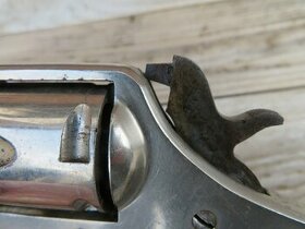 Americky historicky revolver v cal 32rf