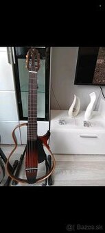 Elektroakusticka gitara Yamaha kombo Roland AC-33