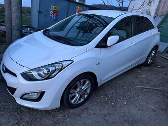 predam diely na hyundai i30 1,6 crdi 85kw 2006-2011 rozpreda
