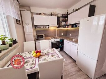 PREROBENÝ 3 izbový BYT V SLÁDKOVIČOVE S GARÁŽOU, 12 m2 KOMOR