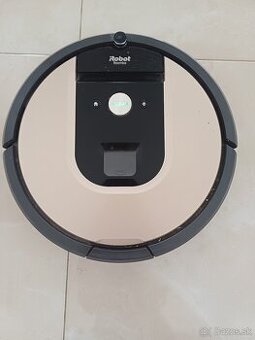 Robotický vysávač i Robot