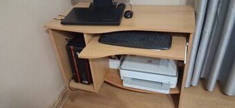 Počítačový stolík