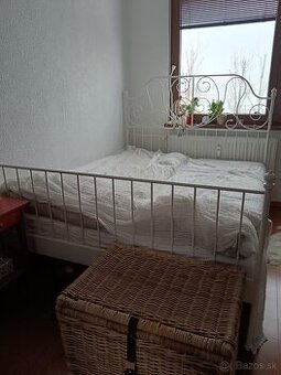 Predám kovovú manželskú romantickú posteľ (biela)
