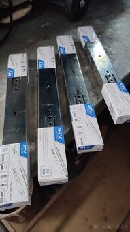 Zásuvkové vysuvy -panty na skrinky