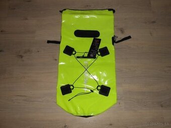 Predam uplne novy nepremokavy ROLL BAG HELD