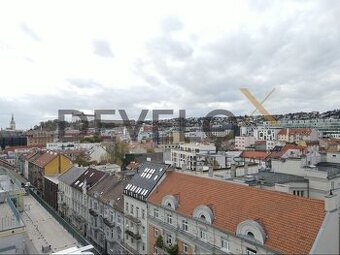 Na predaj priestranná budova v centre mesta Bratislavy