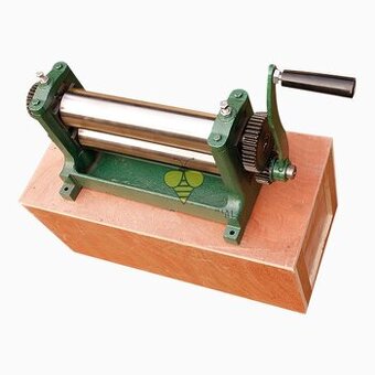 Ručný lis na medzisteny pre včelárov