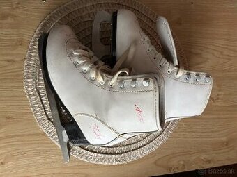 Detske korcule c. 32, 36