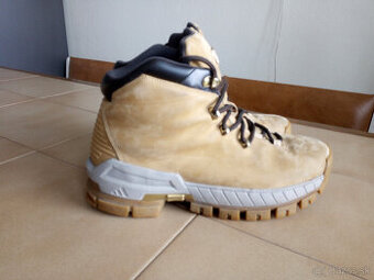 Panska kozena trekingova obuv ADIDAS.