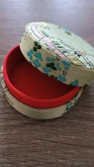 Stará vintage šperkovnička