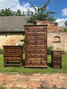 Starý drevený nábytok