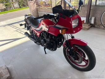 Kawasaki GPZ 750