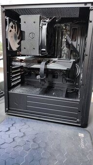 Custom herný počítač
