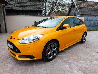 Ford Focus ST 2.0 EcoBoost 250PS