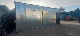 Plechová garáž 8×7 m so spádom dozadu posúvna brána