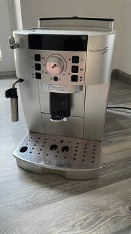 Kávovar Delonghi Ecam 220.21b