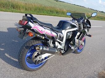 Suzuki GSX-R 1100.