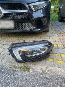 Ľavý svetlomet HELLA Mercedes-benz A180