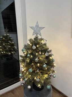 Vianočný stromček SVETSTROMČEKOV a výzdoba