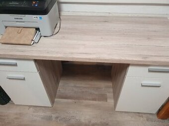 Predám písací stôl.