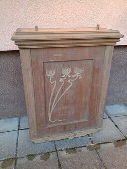 Secesná skrinka na podlahové hodiny