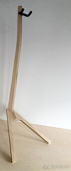 stojan na zavesenie gitary