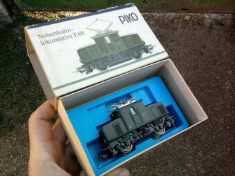 Stará východonemecká lokomotíva PIKO-HO (DDR 80té r.) II.