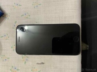 Predám iPhone SE 2022