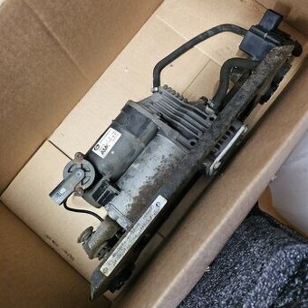 Kompresor vzduchového podvozku AMK – BMW E61 Touring