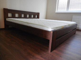Dubová manželská posteľ