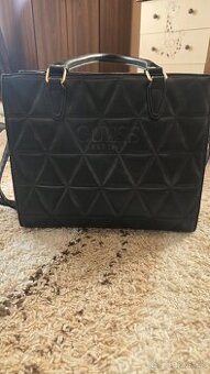 Kabelka značky Guess