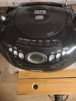 rádiomagnetofón s CD prehrávačom