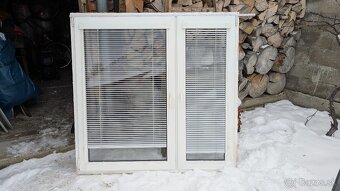 Plastové okná (dvojsklo) + žalúzie