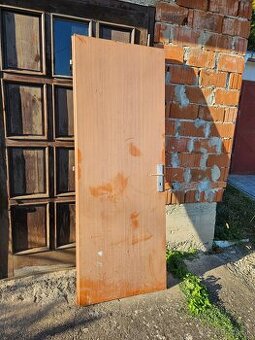 Predám staré dvere 72x192, zámok+kľúč