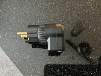 Hi-Fi nastavitelny sietovy schuko konektor