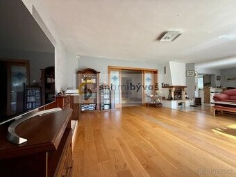 6 i rezidencia, súkromná ulica, pozemok 1334 m2, Pereš