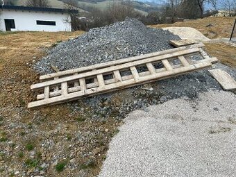 Rebrik na stavbu