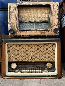Retro starožitné rádio elektrónkové