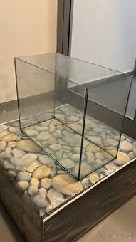 Predám sklenené akvárium 50x25x40cm (DxŠxV)