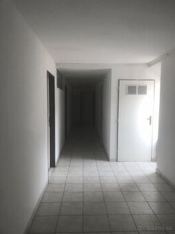 Prenajmem kanceláriu v centre TN.