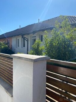 4- izbový rodinný dom v centre Rajky na prenajom.