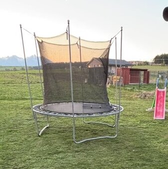 Trampolína