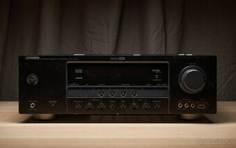 Stereo AV receiver pre domáce kino YAMAHA RX-V463